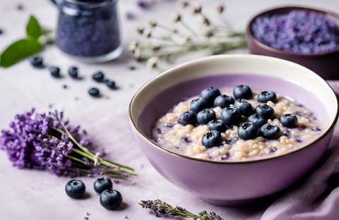 Lavendel-Porridge mit Blaubeeren - Die perfekte Kombination aus Ruhe und Energie
