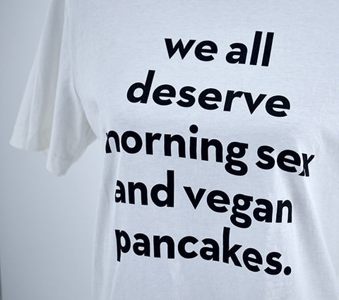 Das reoat Tshirt vegane Pancakes Schriftzug
